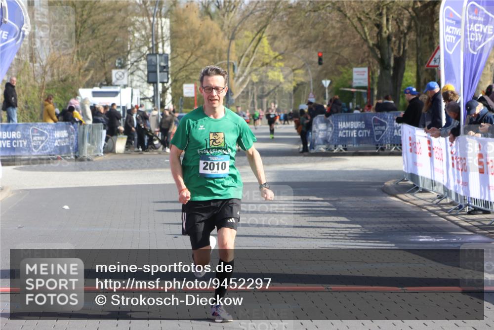 12.04.2026 - 45. Internationalen Wilhelmsburger Insellauf Strokosch-Dieckow http://msf.ph/oto/9452297 12.04.2026 10:22:27 Ziel 3771, 2010 meine-sportfotos.de