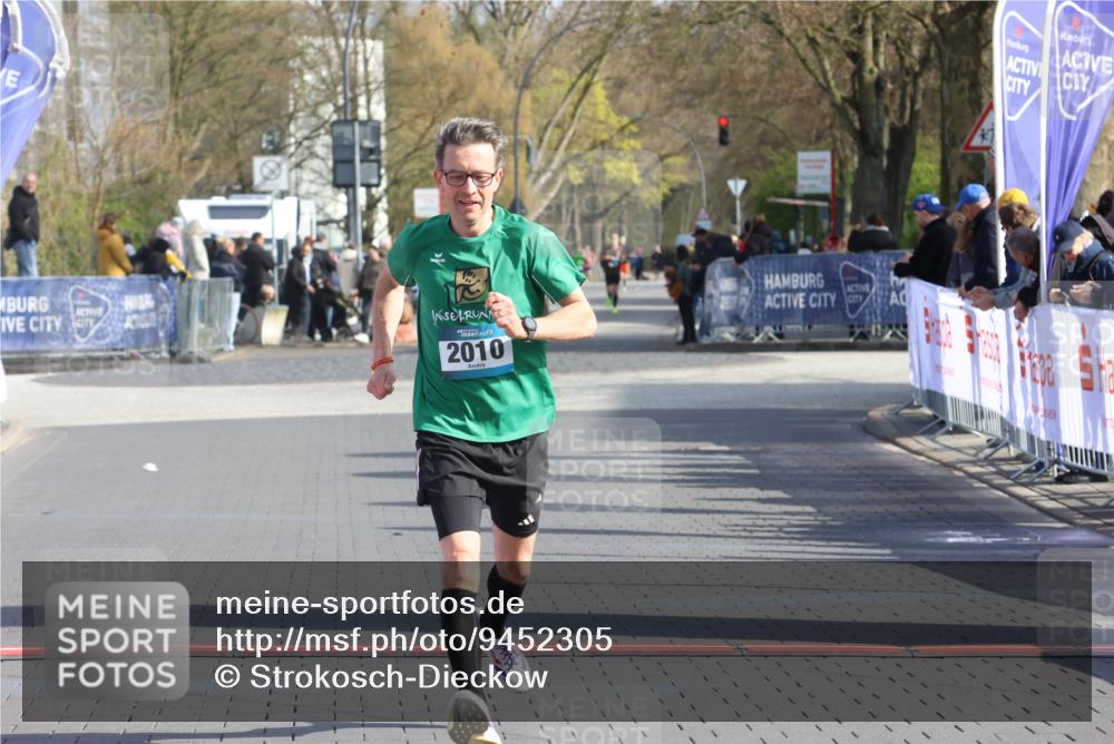 12.04.2026 - 45. Internationalen Wilhelmsburger Insellauf Strokosch-Dieckow http://msf.ph/oto/9452305 12.04.2026 10:22:28 Ziel 3771, 2010 meine-sportfotos.de