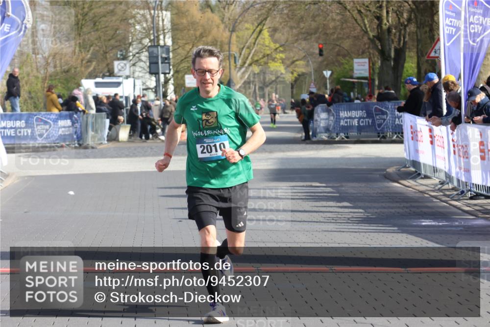 12.04.2026 - 45. Internationalen Wilhelmsburger Insellauf Strokosch-Dieckow http://msf.ph/oto/9452307 12.04.2026 10:22:28 Ziel 3771, 2010 meine-sportfotos.de