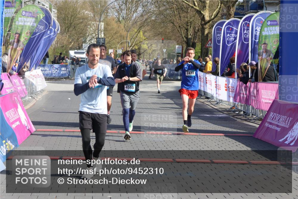 12.04.2026 - 45. Internationalen Wilhelmsburger Insellauf Strokosch-Dieckow http://msf.ph/oto/9452310 12.04.2026 10:34:48 Ziel 2270, 4555, 2472, 2559, 3636, 3929 meine-sportfotos.de