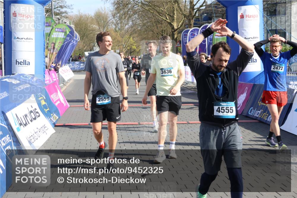 12.04.2026 - 45. Internationalen Wilhelmsburger Insellauf Strokosch-Dieckow http://msf.ph/oto/9452325 12.04.2026 10:34:52 Ziel 4555, 2472, 2559, 3636, 3929, 5480, 3042, 3065 meine-sportfotos.de