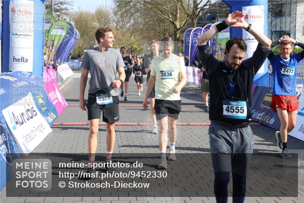 12.04.2026 - 45. Internationalen Wilhelmsburger Insellauf Strokosch-Dieckow http://msf.ph/oto/9452330 12.04.2026 10:34:53 Ziel 4555, 2472, 2559, 3636, 3929, 5480, 3042, 3065 meine-sportfotos.de