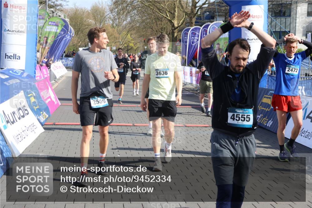 12.04.2026 - 45. Internationalen Wilhelmsburger Insellauf Strokosch-Dieckow http://msf.ph/oto/9452334 12.04.2026 10:34:53 Ziel 4555, 2472, 2559, 3636, 3929, 5480, 3042, 3065 meine-sportfotos.de
