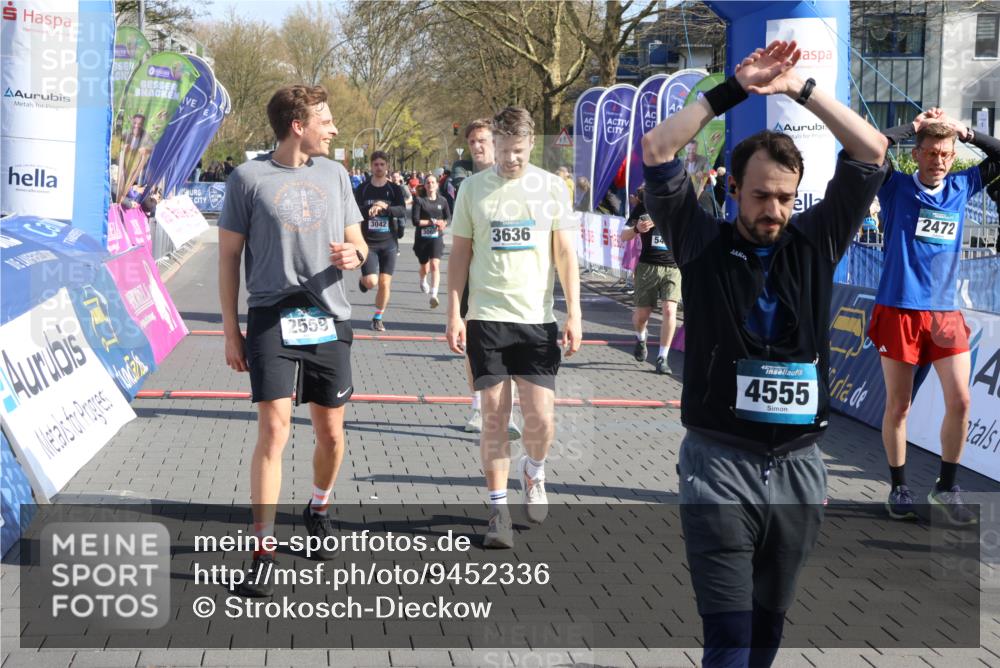 12.04.2026 - 45. Internationalen Wilhelmsburger Insellauf Strokosch-Dieckow http://msf.ph/oto/9452336 12.04.2026 10:34:53 Ziel 4555, 2472, 2559, 3636, 3929, 5480, 3042, 3065 meine-sportfotos.de