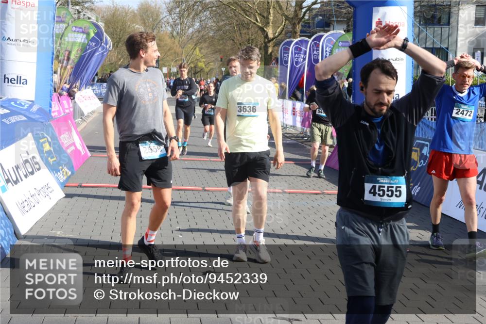 12.04.2026 - 45. Internationalen Wilhelmsburger Insellauf Strokosch-Dieckow http://msf.ph/oto/9452339 12.04.2026 10:34:53 Ziel 4555, 2472, 2559, 3636, 3929, 5480, 3042, 3065 meine-sportfotos.de