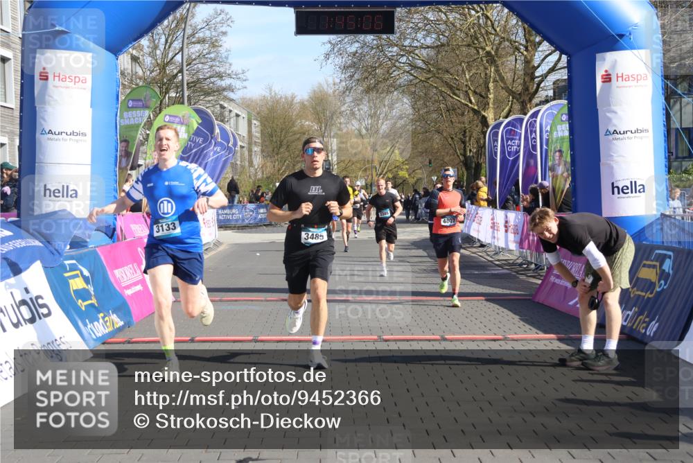12.04.2026 - 45. Internationalen Wilhelmsburger Insellauf Strokosch-Dieckow http://msf.ph/oto/9452366 12.04.2026 10:35:05 Ziel 3485, 3133, 4807, 3385 meine-sportfotos.de