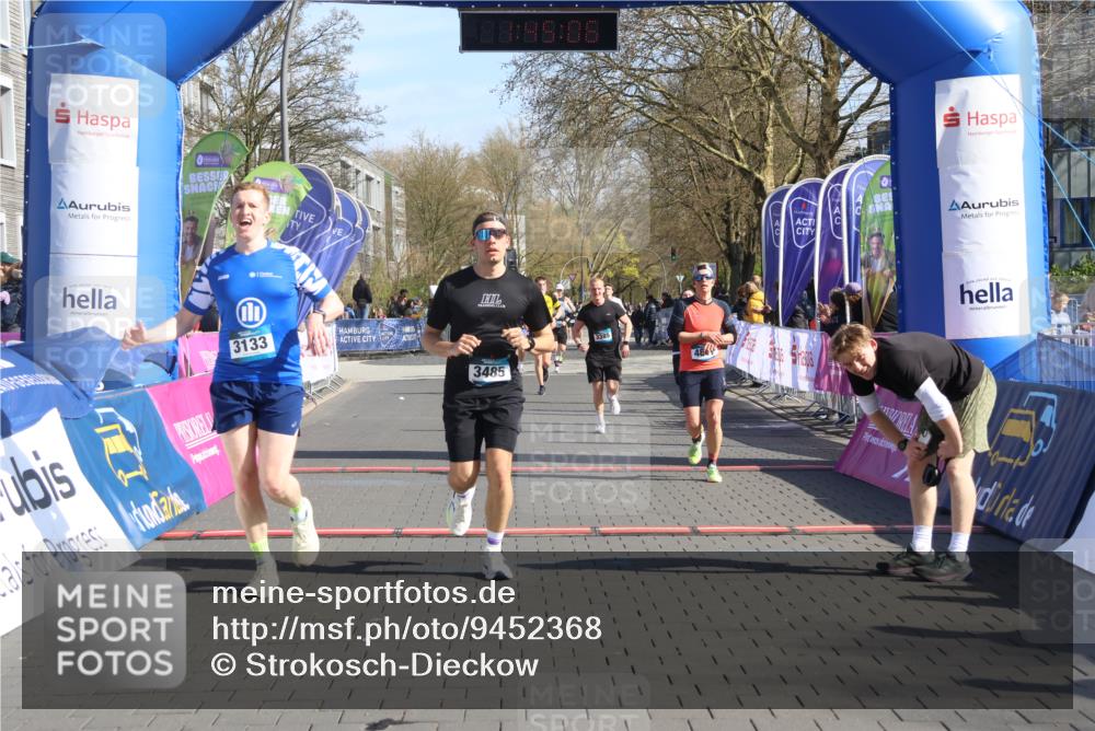 12.04.2026 - 45. Internationalen Wilhelmsburger Insellauf Strokosch-Dieckow http://msf.ph/oto/9452368 12.04.2026 10:35:05 Ziel 3485, 3133, 4807, 3385 meine-sportfotos.de