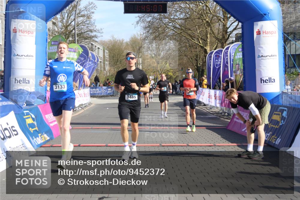 12.04.2026 - 45. Internationalen Wilhelmsburger Insellauf Strokosch-Dieckow http://msf.ph/oto/9452372 12.04.2026 10:35:05 Ziel 3485, 3133, 4807, 3385 meine-sportfotos.de