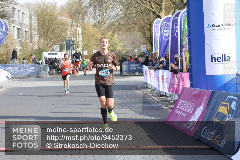 12.04.2026 - 45. Internationalen Wilhelmsburger Insellauf Strokosch-Dieckow http://msf.ph/oto/9452373 12.04.2026 10:22:51 Ziel 5507, 5561 meine-sportfotos.de