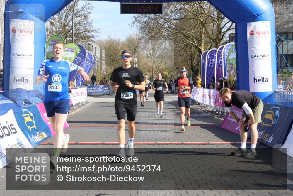 12.04.2026 - 45. Internationalen Wilhelmsburger Insellauf Strokosch-Dieckow http://msf.ph/oto/9452374 12.04.2026 10:35:05 Ziel 3485, 3133, 4807, 3385 meine-sportfotos.de