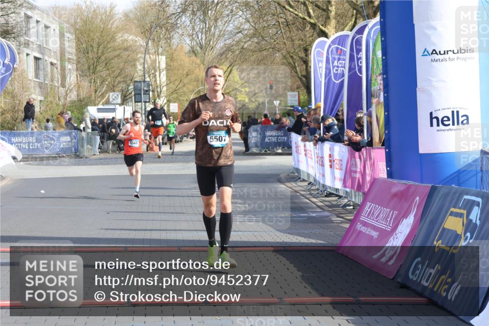 12.04.2026 - 45. Internationalen Wilhelmsburger Insellauf Strokosch-Dieckow http://msf.ph/oto/9452377 12.04.2026 10:22:51 Ziel 5507, 5561 meine-sportfotos.de