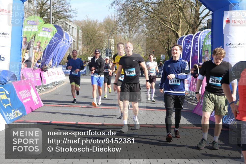 12.04.2026 - 45. Internationalen Wilhelmsburger Insellauf Strokosch-Dieckow http://msf.ph/oto/9452381 12.04.2026 10:35:10 Ziel 4807, 3385, 2402, 2917, 2459, 2488, 2482, 4108 meine-sportfotos.de