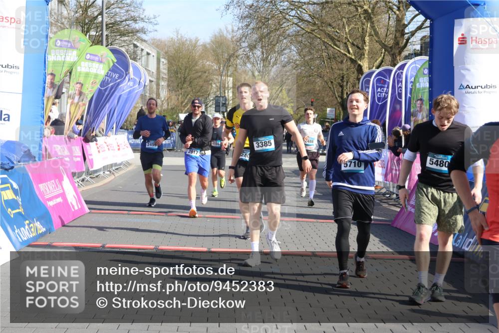12.04.2026 - 45. Internationalen Wilhelmsburger Insellauf Strokosch-Dieckow http://msf.ph/oto/9452383 12.04.2026 10:35:10 Ziel 4807, 3385, 2402, 2917, 2459, 2488, 2482, 4108 meine-sportfotos.de