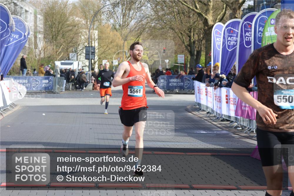 12.04.2026 - 45. Internationalen Wilhelmsburger Insellauf Strokosch-Dieckow http://msf.ph/oto/9452384 12.04.2026 10:22:55 Ziel 5507, 5561 meine-sportfotos.de