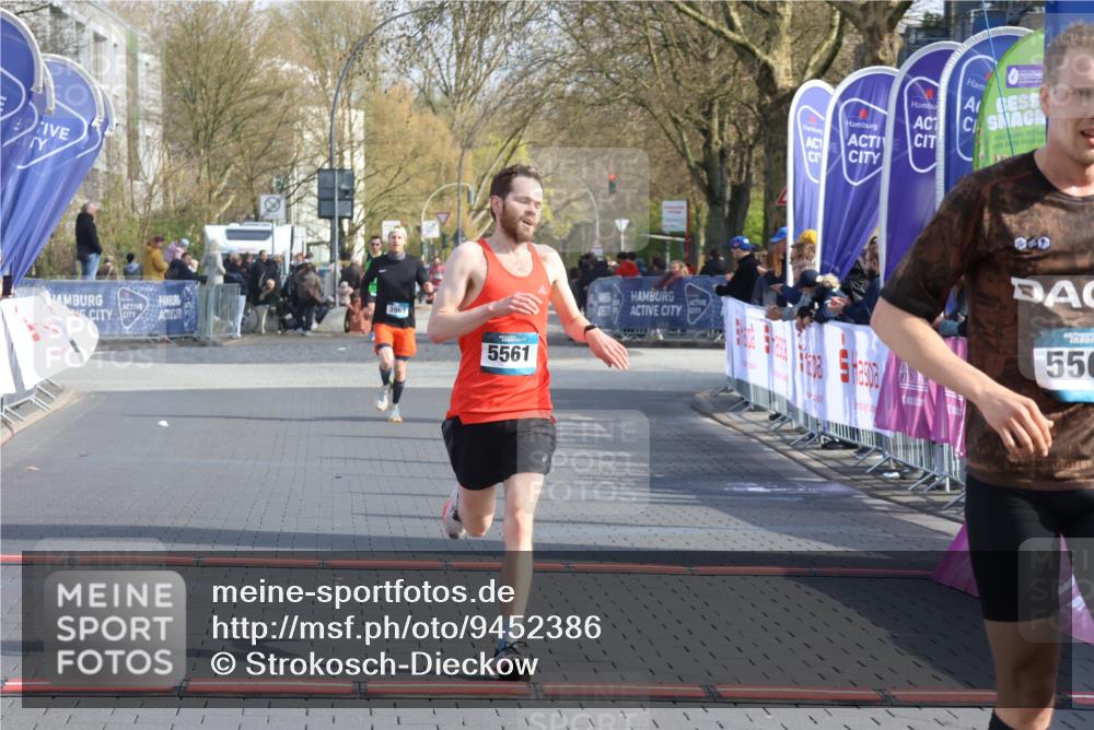 12.04.2026 - 45. Internationalen Wilhelmsburger Insellauf Strokosch-Dieckow http://msf.ph/oto/9452386 12.04.2026 10:22:55 Ziel 5507, 5561 meine-sportfotos.de