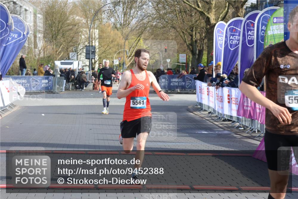 12.04.2026 - 45. Internationalen Wilhelmsburger Insellauf Strokosch-Dieckow http://msf.ph/oto/9452388 12.04.2026 10:22:55 Ziel 5507, 5561 meine-sportfotos.de