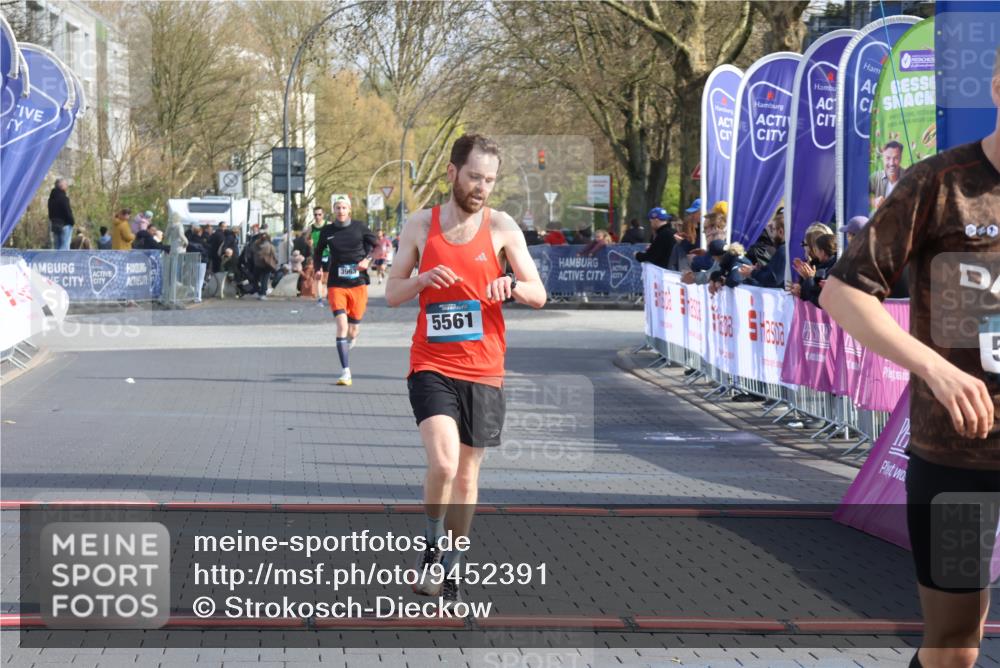 12.04.2026 - 45. Internationalen Wilhelmsburger Insellauf Strokosch-Dieckow http://msf.ph/oto/9452391 12.04.2026 10:22:55 Ziel 5507, 5561 meine-sportfotos.de