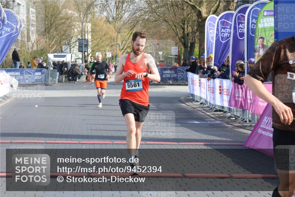 12.04.2026 - 45. Internationalen Wilhelmsburger Insellauf Strokosch-Dieckow http://msf.ph/oto/9452394 12.04.2026 10:22:55 Ziel 5507, 5561 meine-sportfotos.de