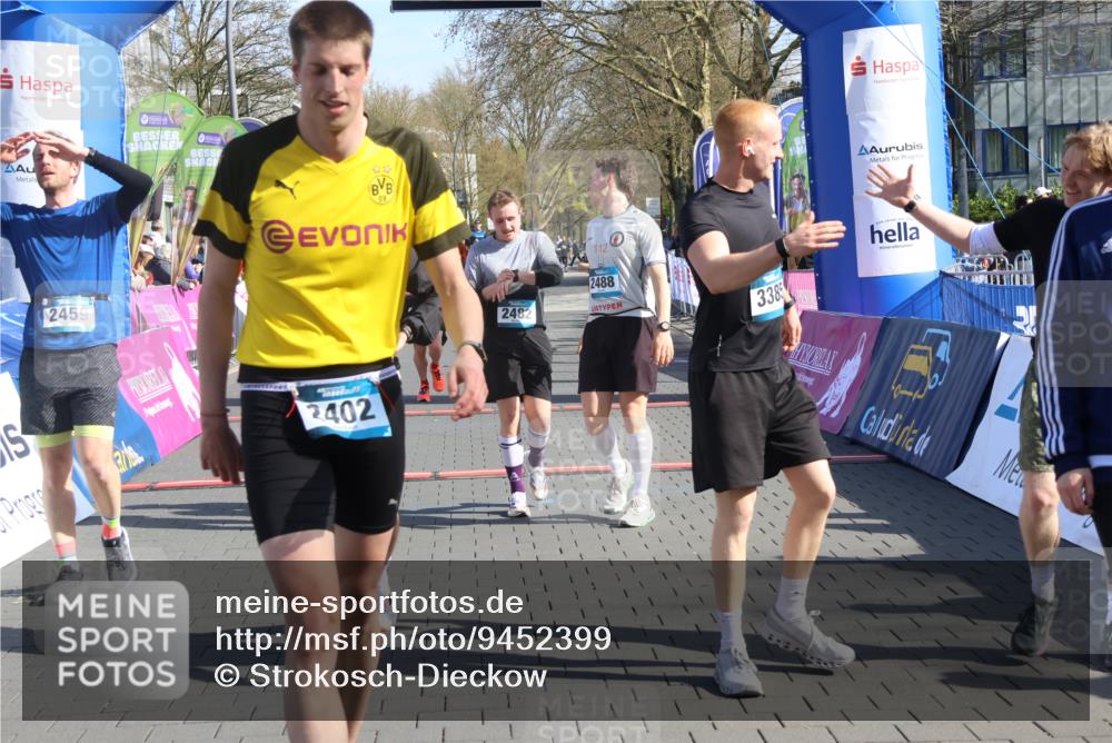 12.04.2026 - 45. Internationalen Wilhelmsburger Insellauf Strokosch-Dieckow http://msf.ph/oto/9452399 12.04.2026 10:35:14 Ziel 2402, 2917, 2459, 2488, 2482, 4108, 3324 meine-sportfotos.de