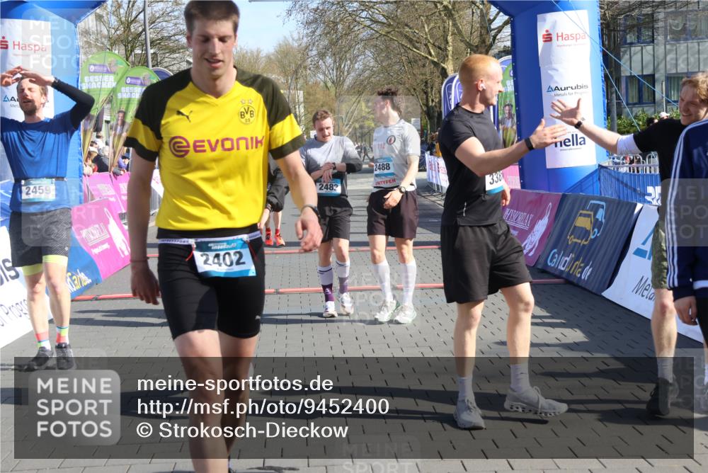 12.04.2026 - 45. Internationalen Wilhelmsburger Insellauf Strokosch-Dieckow http://msf.ph/oto/9452400 12.04.2026 10:35:15 Ziel 2402, 2917, 2459, 2488, 2482, 4108, 3324, 5492 meine-sportfotos.de