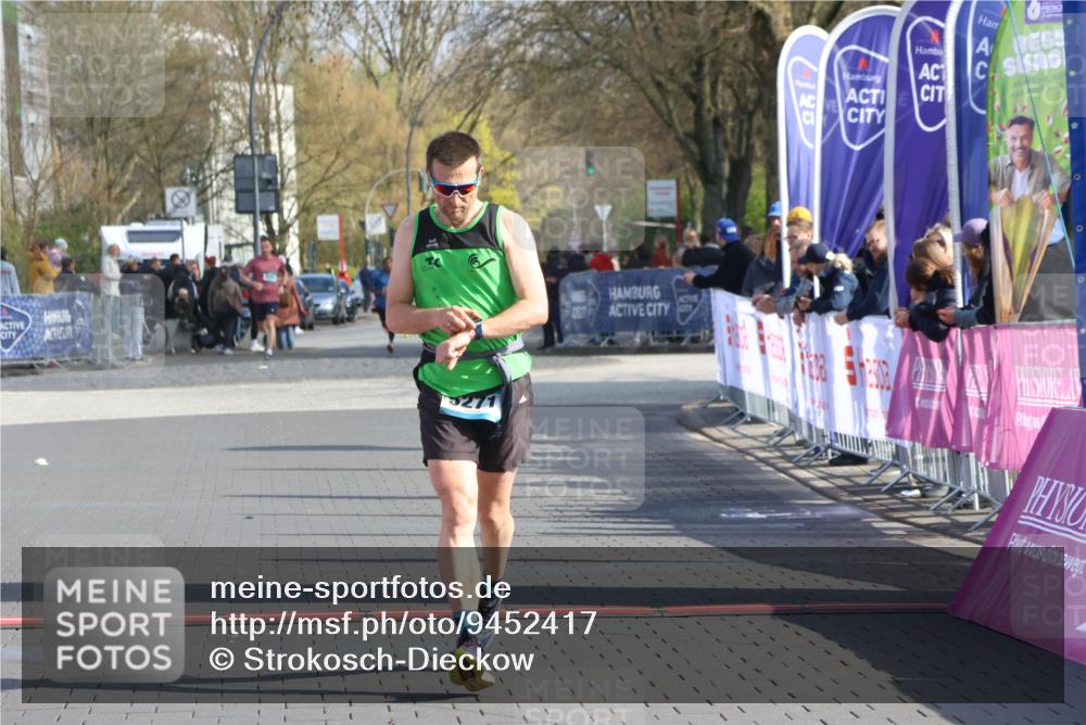 12.04.2026 - 45. Internationalen Wilhelmsburger Insellauf Strokosch-Dieckow http://msf.ph/oto/9452417 12.04.2026 10:23:05 Ziel 5271 meine-sportfotos.de