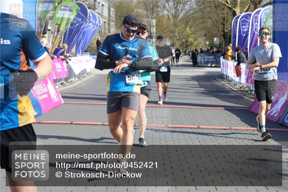 12.04.2026 - 45. Internationalen Wilhelmsburger Insellauf Strokosch-Dieckow http://msf.ph/oto/9452421 12.04.2026 10:35:26 Ziel 5036, 5048, 2423, 2814, 4000, 5551 meine-sportfotos.de