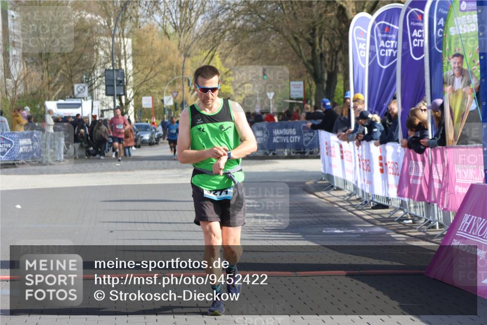 12.04.2026 - 45. Internationalen Wilhelmsburger Insellauf Strokosch-Dieckow http://msf.ph/oto/9452422 12.04.2026 10:23:05 Ziel 5271 meine-sportfotos.de