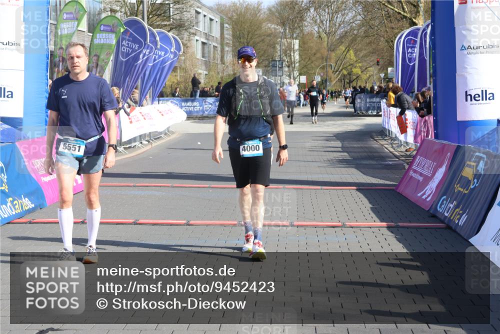 12.04.2026 - 45. Internationalen Wilhelmsburger Insellauf Strokosch-Dieckow http://msf.ph/oto/9452423 12.04.2026 10:35:31 Ziel 4000, 5551, 4109 meine-sportfotos.de