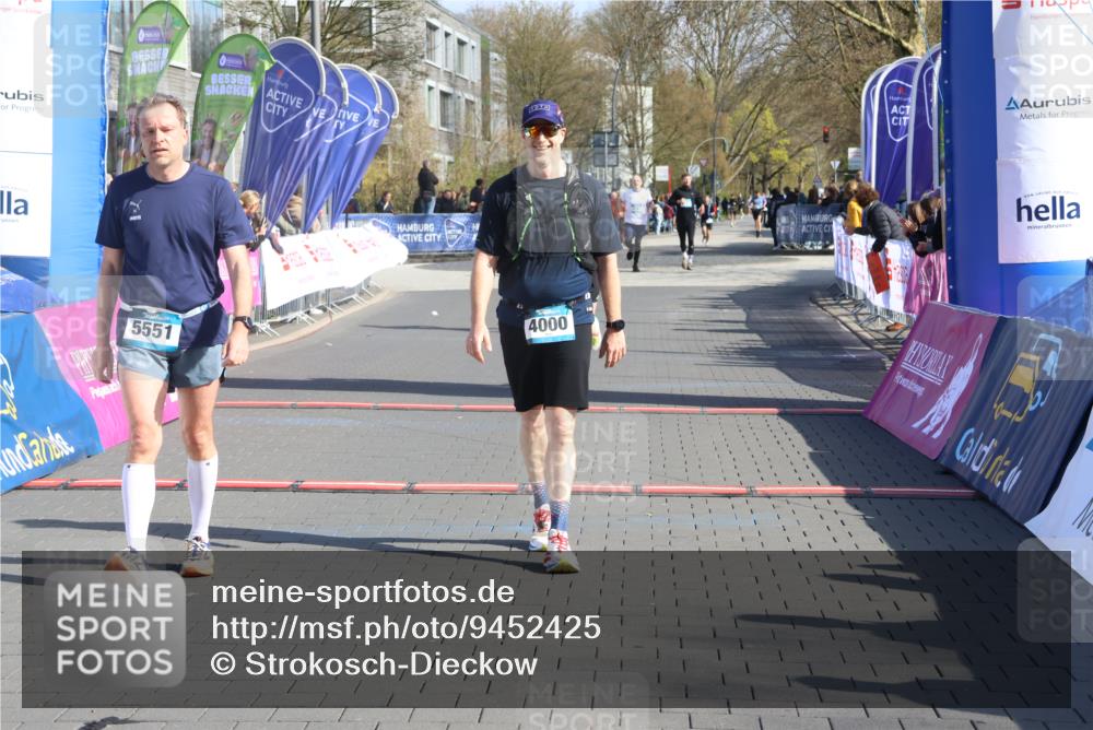 12.04.2026 - 45. Internationalen Wilhelmsburger Insellauf Strokosch-Dieckow http://msf.ph/oto/9452425 12.04.2026 10:35:31 Ziel 4000, 5551, 4109 meine-sportfotos.de