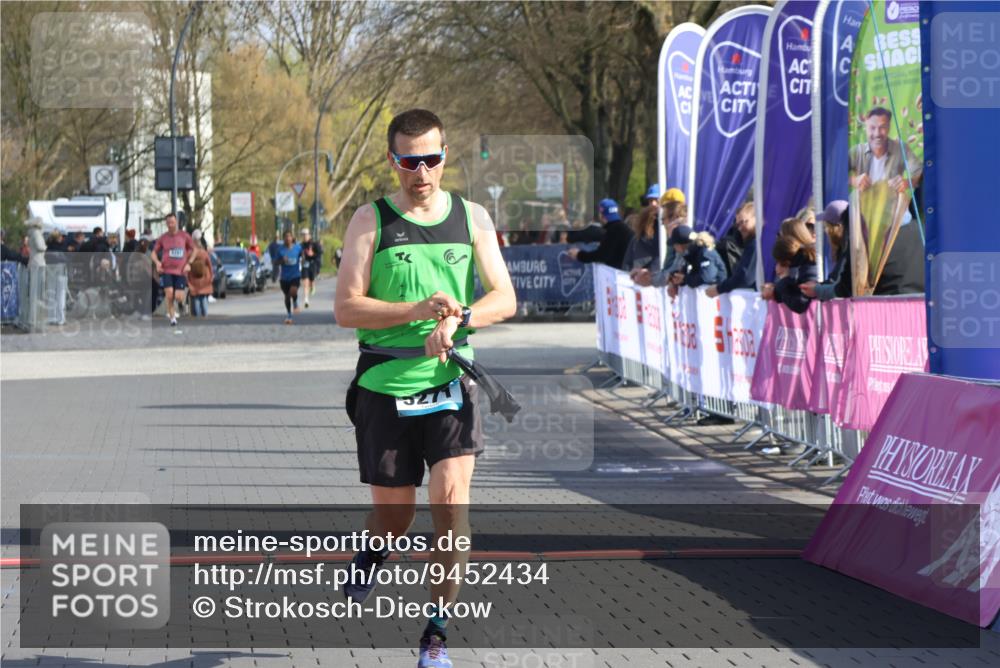 12.04.2026 - 45. Internationalen Wilhelmsburger Insellauf Strokosch-Dieckow http://msf.ph/oto/9452434 12.04.2026 10:23:06 Ziel 5271 meine-sportfotos.de
