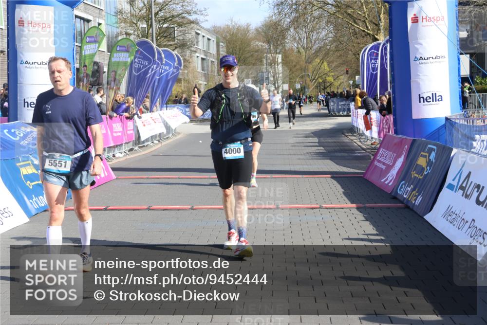 12.04.2026 - 45. Internationalen Wilhelmsburger Insellauf Strokosch-Dieckow http://msf.ph/oto/9452444 12.04.2026 10:35:33 Ziel 5551, 4109, 2497 meine-sportfotos.de