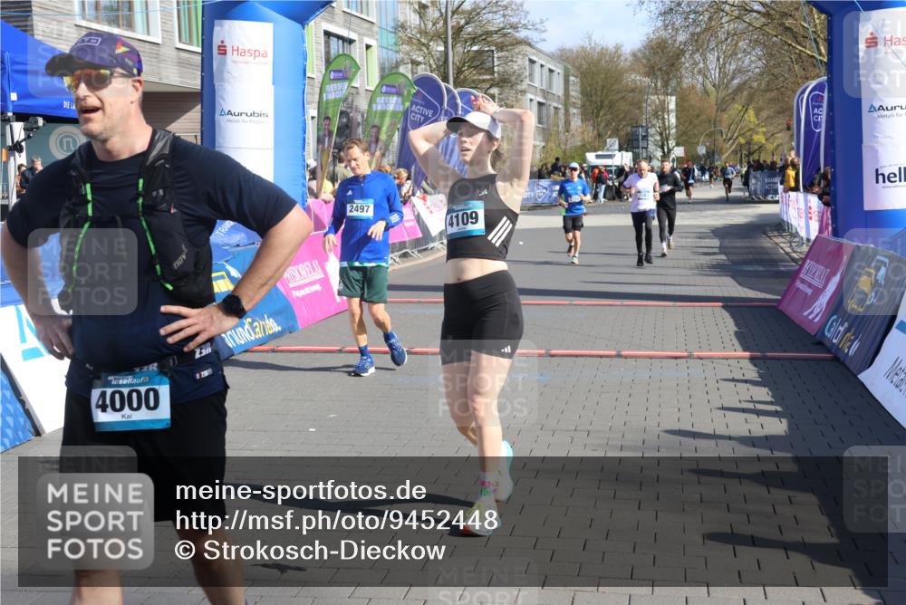 12.04.2026 - 45. Internationalen Wilhelmsburger Insellauf Strokosch-Dieckow http://msf.ph/oto/9452448 12.04.2026 10:35:37 Ziel 4109, 2497, 2583, 3759 meine-sportfotos.de