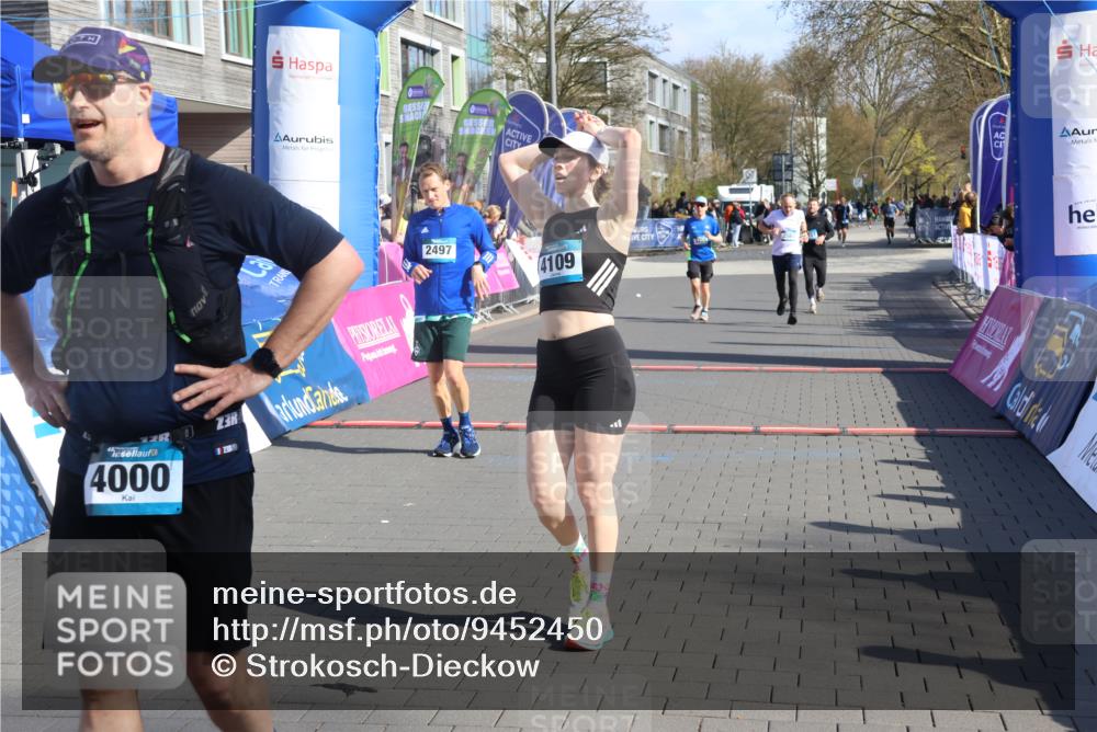 12.04.2026 - 45. Internationalen Wilhelmsburger Insellauf Strokosch-Dieckow http://msf.ph/oto/9452450 12.04.2026 10:35:37 Ziel 4109, 2497, 2583, 3759 meine-sportfotos.de