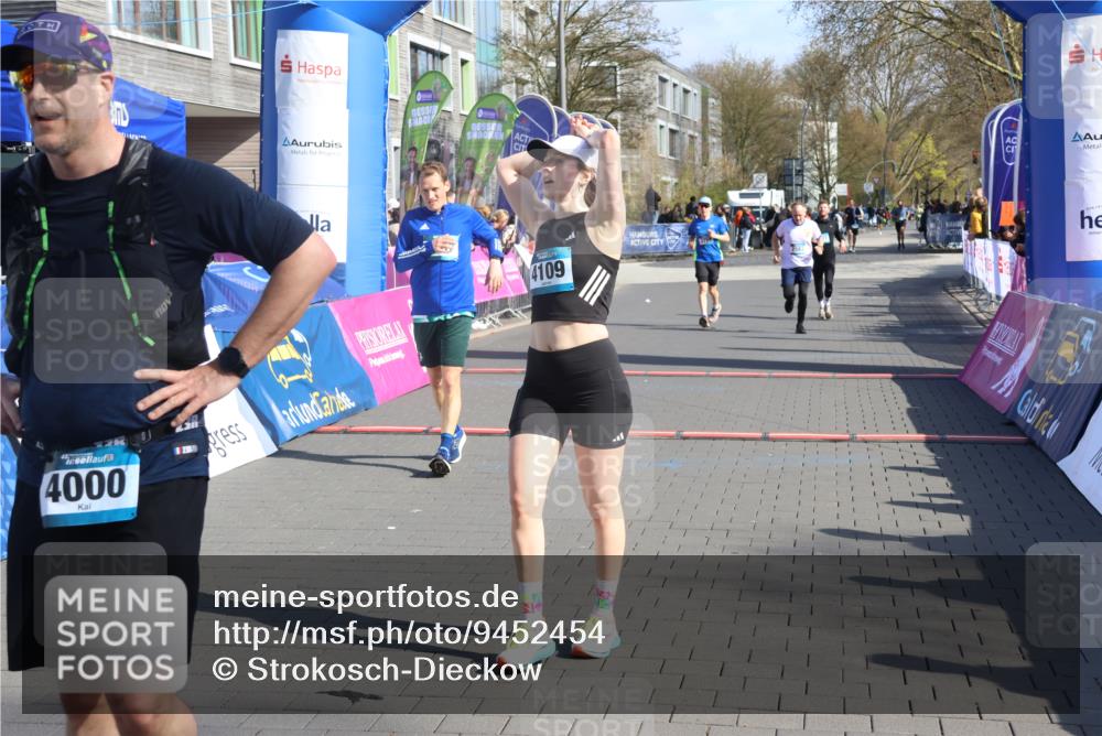12.04.2026 - 45. Internationalen Wilhelmsburger Insellauf Strokosch-Dieckow http://msf.ph/oto/9452454 12.04.2026 10:35:37 Ziel 4109, 2497, 2583, 3759 meine-sportfotos.de