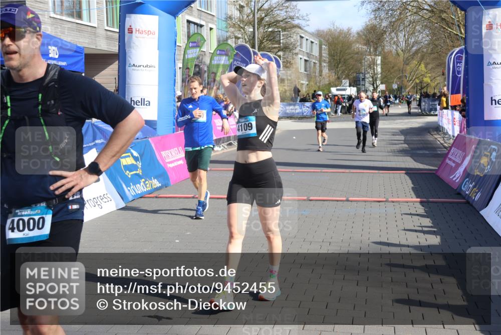 12.04.2026 - 45. Internationalen Wilhelmsburger Insellauf Strokosch-Dieckow http://msf.ph/oto/9452455 12.04.2026 10:35:37 Ziel 4109, 2497, 2583, 3759 meine-sportfotos.de