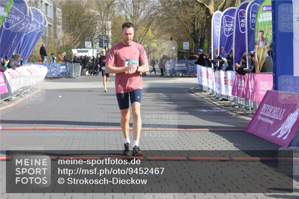 12.04.2026 - 45. Internationalen Wilhelmsburger Insellauf Strokosch-Dieckow http://msf.ph/oto/9452467 12.04.2026 10:23:17 Ziel 4384, 4291 meine-sportfotos.de