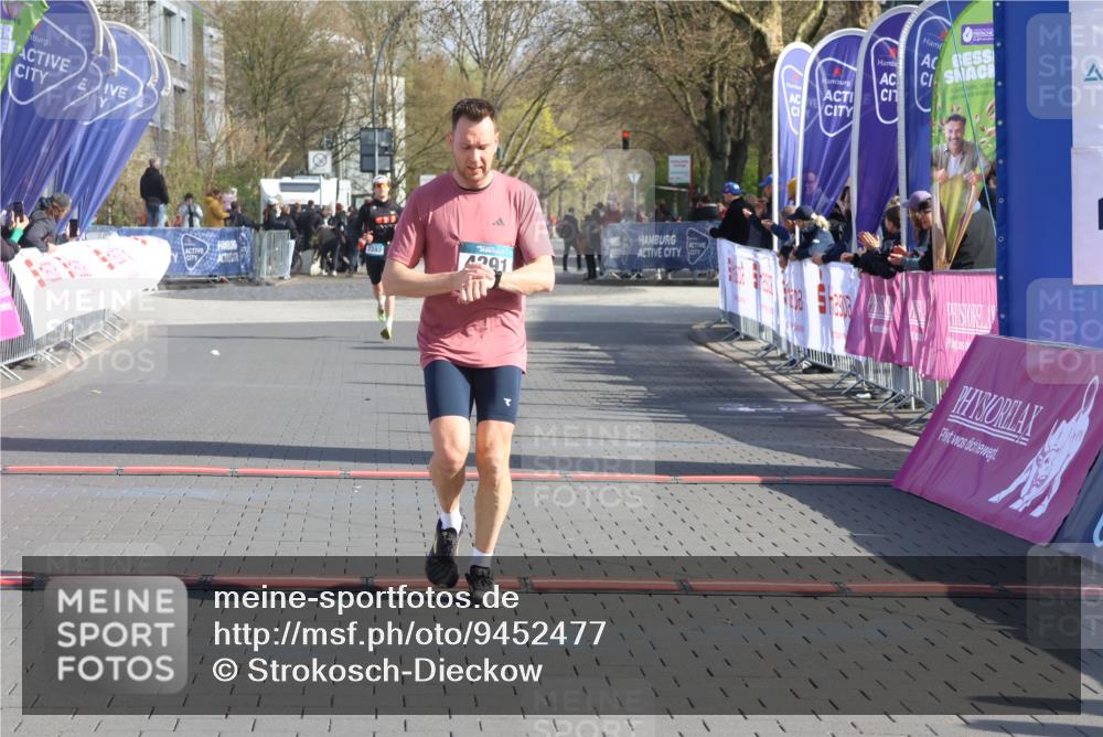 12.04.2026 - 45. Internationalen Wilhelmsburger Insellauf Strokosch-Dieckow http://msf.ph/oto/9452477 12.04.2026 10:23:18 Ziel 4384, 4291 meine-sportfotos.de