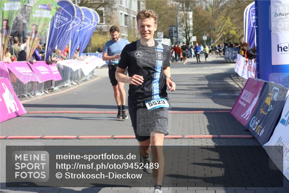 12.04.2026 - 45. Internationalen Wilhelmsburger Insellauf Strokosch-Dieckow http://msf.ph/oto/9452489 12.04.2026 10:35:50 Ziel 5523, 4884 meine-sportfotos.de