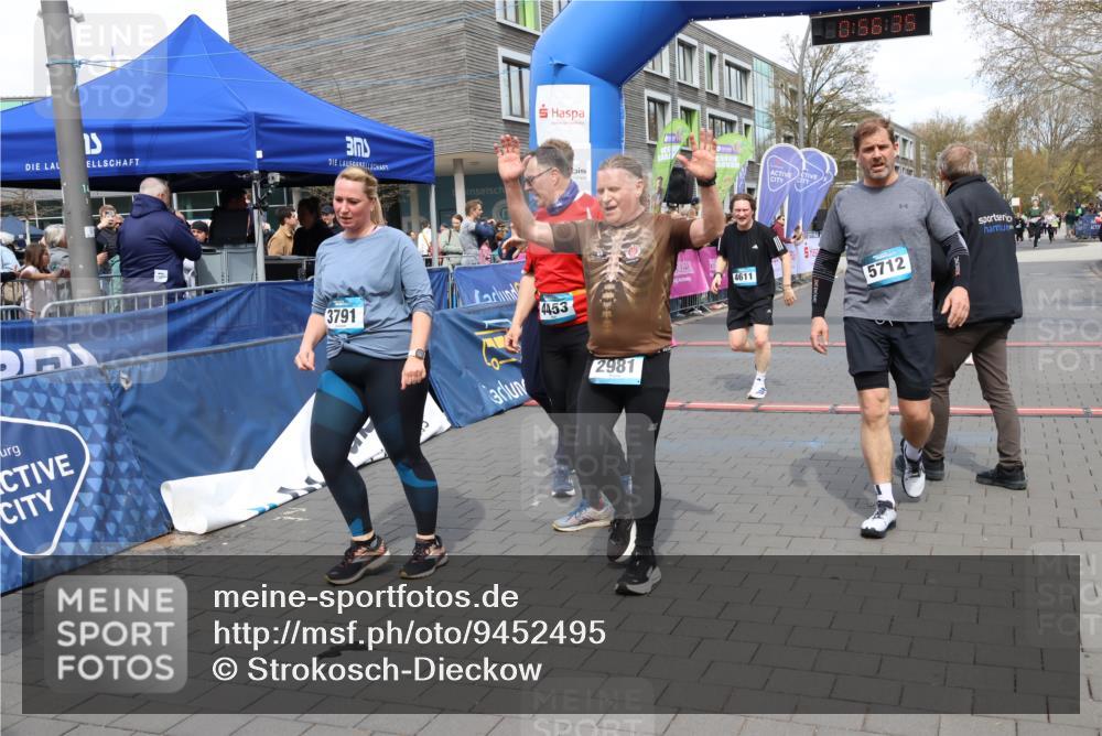 12.04.2026 - 45. Internationalen Wilhelmsburger Insellauf Strokosch-Dieckow http://msf.ph/oto/9452495 12.04.2026 13:09:35 Ziel 4453, 4204, 4611, 2440, 2011 meine-sportfotos.de