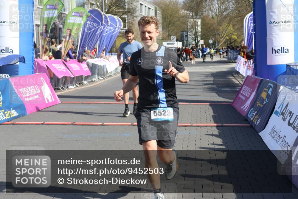 12.04.2026 - 45. Internationalen Wilhelmsburger Insellauf Strokosch-Dieckow http://msf.ph/oto/9452503 12.04.2026 10:35:51 Ziel 5523, 4884 meine-sportfotos.de