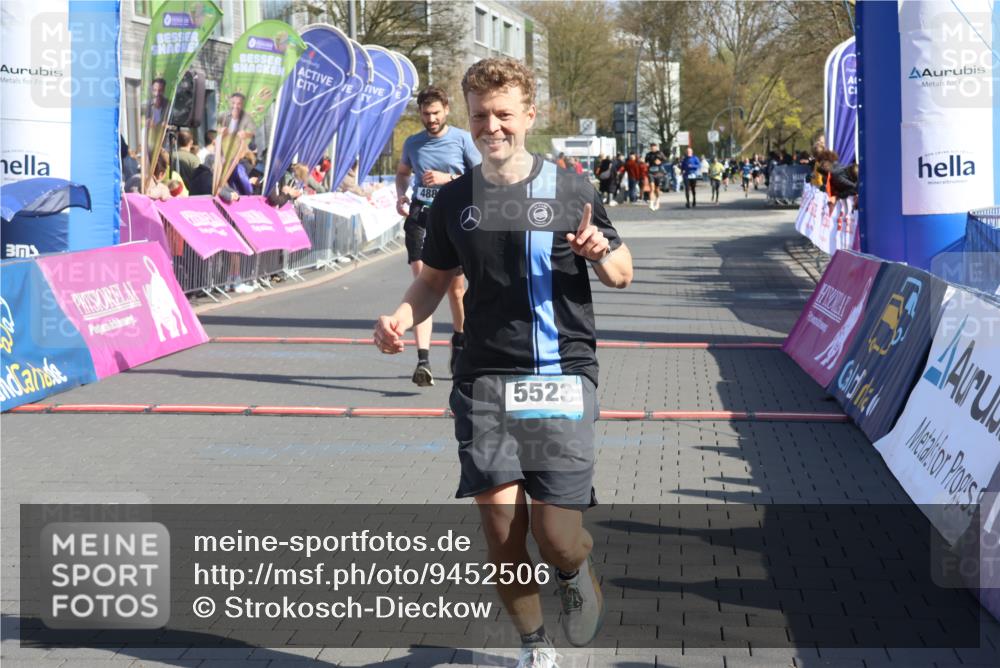 12.04.2026 - 45. Internationalen Wilhelmsburger Insellauf Strokosch-Dieckow http://msf.ph/oto/9452506 12.04.2026 10:35:51 Ziel 5523, 4884 meine-sportfotos.de