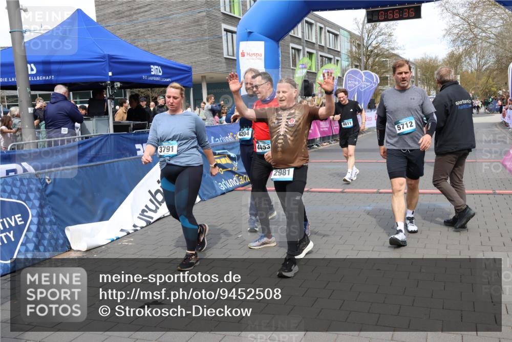 12.04.2026 - 45. Internationalen Wilhelmsburger Insellauf Strokosch-Dieckow http://msf.ph/oto/9452508 12.04.2026 13:09:34 Ziel 5712, 3791, 4453, 4204, 4611, 2440, 2011 meine-sportfotos.de