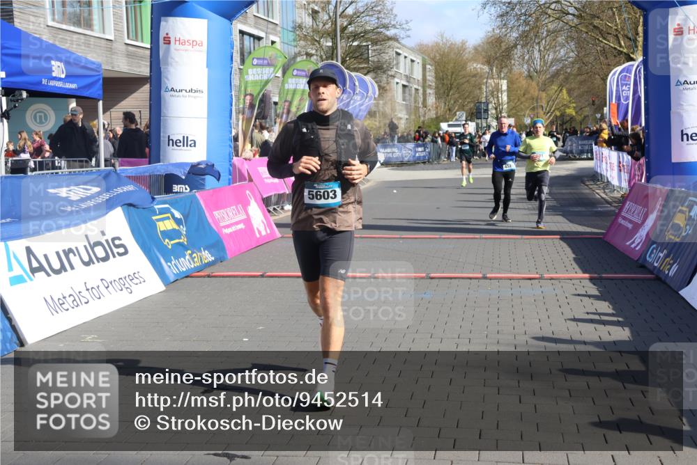 12.04.2026 - 45. Internationalen Wilhelmsburger Insellauf Strokosch-Dieckow http://msf.ph/oto/9452514 12.04.2026 10:36:03 Ziel 5603, 4521, 5731 meine-sportfotos.de