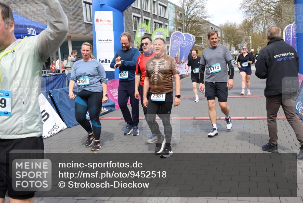 12.04.2026 - 45. Internationalen Wilhelmsburger Insellauf Strokosch-Dieckow http://msf.ph/oto/9452518 12.04.2026 13:09:33 Ziel 3406, 3359, 2981, 5712, 3791, 4453, 4204, 4611, 2440, 2011 meine-sportfotos.de