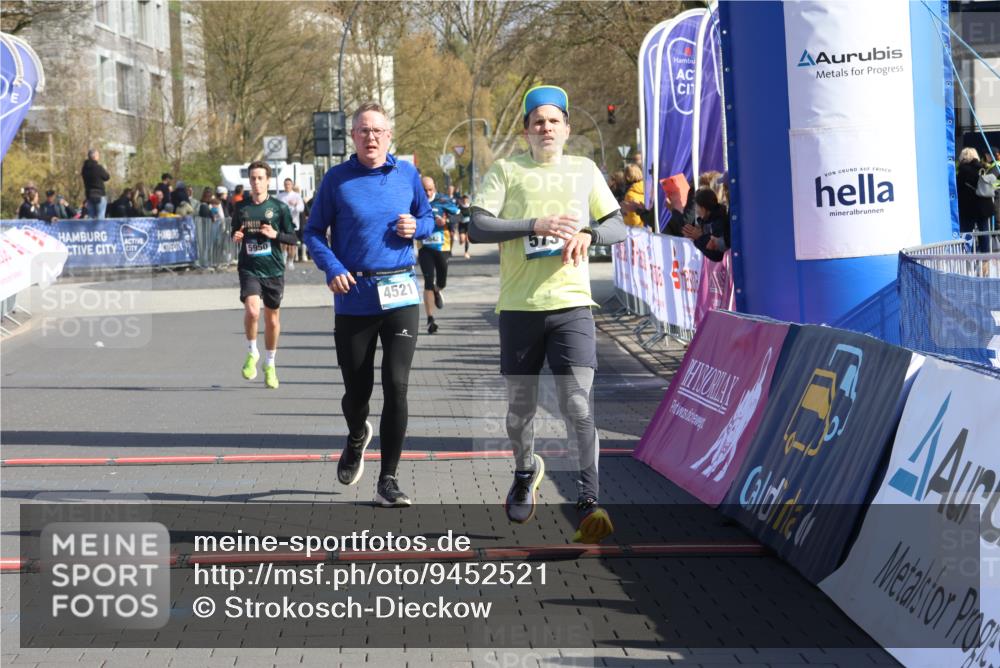 12.04.2026 - 45. Internationalen Wilhelmsburger Insellauf Strokosch-Dieckow http://msf.ph/oto/9452521 12.04.2026 10:36:05 Ziel 5603, 4521, 5731, 5950 meine-sportfotos.de