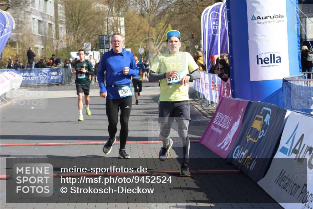 12.04.2026 - 45. Internationalen Wilhelmsburger Insellauf Strokosch-Dieckow http://msf.ph/oto/9452524 12.04.2026 10:36:05 Ziel 5603, 4521, 5731, 5950 meine-sportfotos.de
