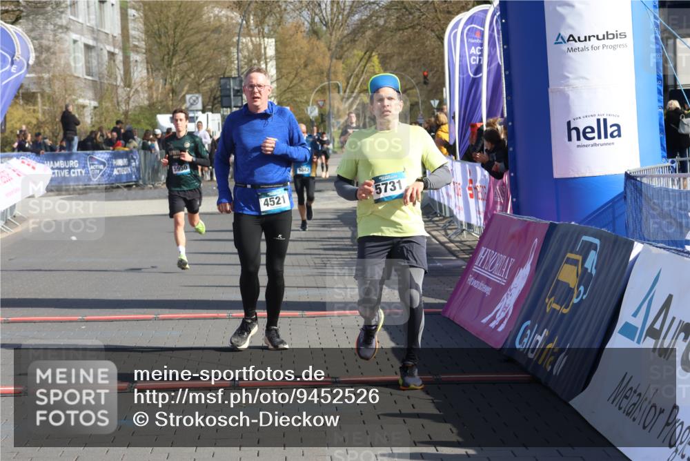 12.04.2026 - 45. Internationalen Wilhelmsburger Insellauf Strokosch-Dieckow http://msf.ph/oto/9452526 12.04.2026 10:36:05 Ziel 5603, 4521, 5731, 5950 meine-sportfotos.de