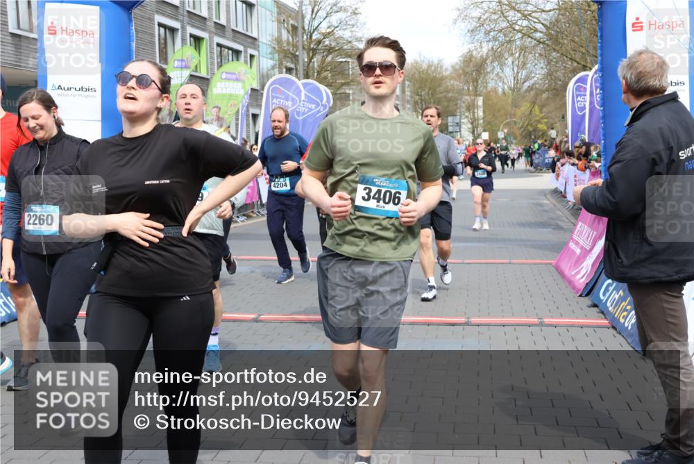 12.04.2026 - 45. Internationalen Wilhelmsburger Insellauf Strokosch-Dieckow http://msf.ph/oto/9452527 12.04.2026 13:09:31 Ziel 3261, 5324, 3406, 3359, 2981, 5712, 3791, 4453, 4204, 4611, 2440 meine-sportfotos.de