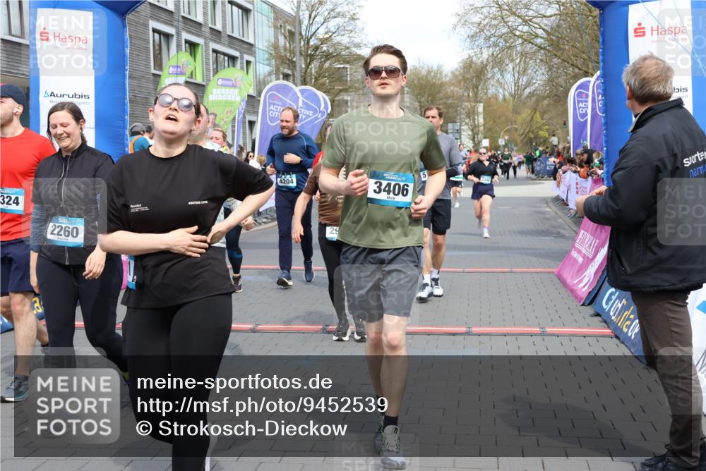 12.04.2026 - 45. Internationalen Wilhelmsburger Insellauf Strokosch-Dieckow http://msf.ph/oto/9452539 12.04.2026 13:09:31 Ziel 3261, 5324, 3406, 3359, 2981, 5712, 3791, 4453, 4204, 4611, 2440 meine-sportfotos.de