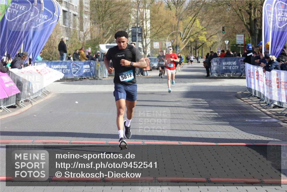 12.04.2026 - 45. Internationalen Wilhelmsburger Insellauf Strokosch-Dieckow http://msf.ph/oto/9452541 12.04.2026 10:23:49 Ziel 5812 meine-sportfotos.de